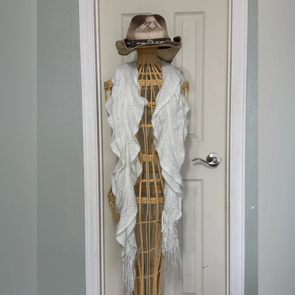 Elegant White Knit Scarf with Fringe